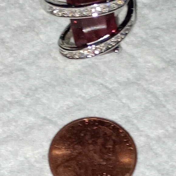 925 Burgundy Gemstone Ring NWOT - Picture 2 of 13